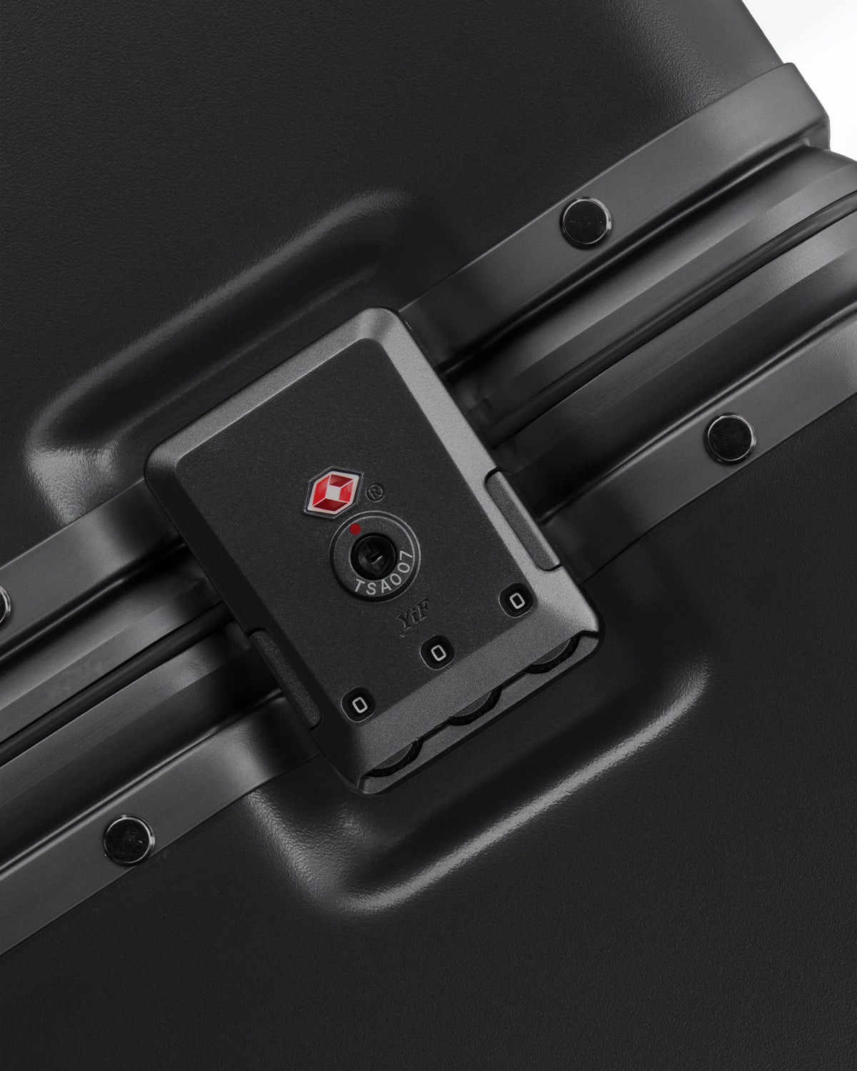 Hegent Checked 28" Black suitcase TSA combination lock close-up
