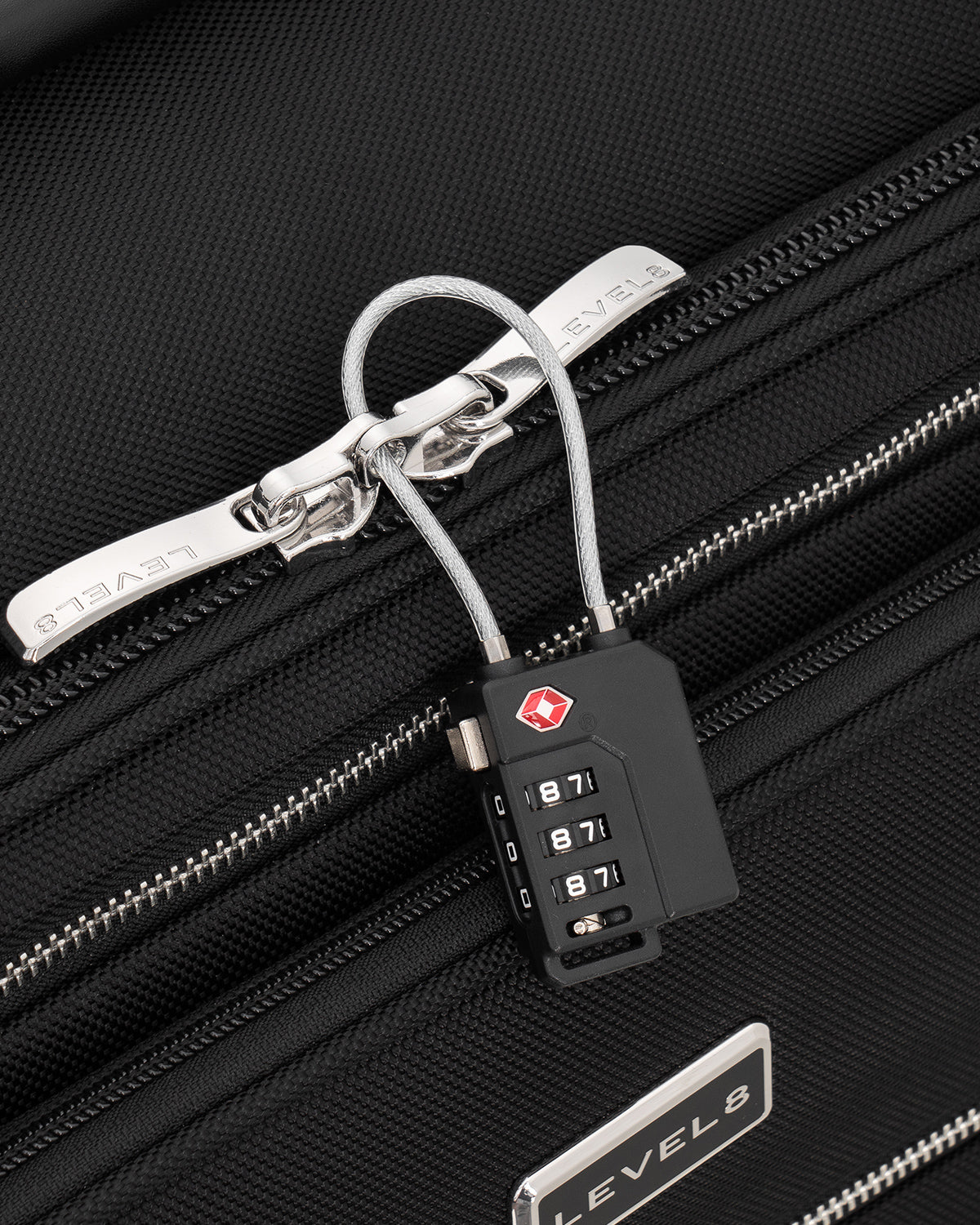 Capture expandable carry on - padlock