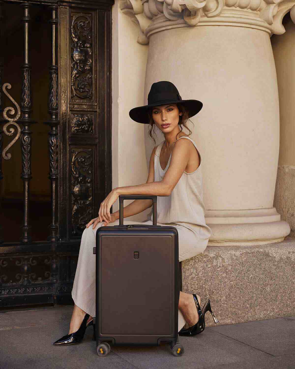 LEVEL8 Elegance PC Matte Hardshell Luggage Set, 20 Carry-On and 24  Checked Medium Luggage - Black
