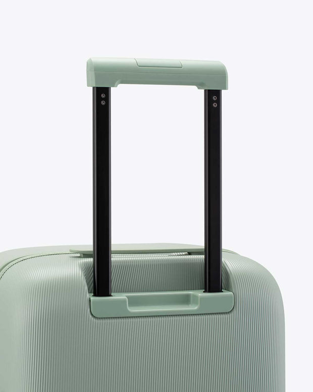 handle for women's carry on suitcase